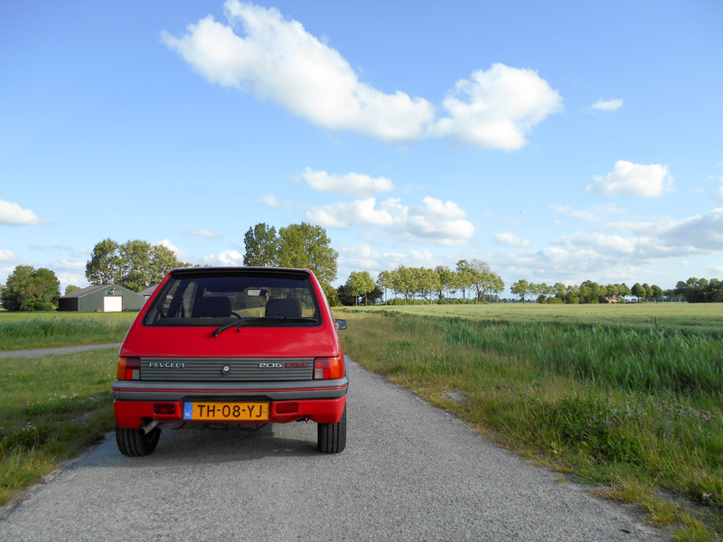 Illustration for article titled While photographing a car... (updated pictures)
